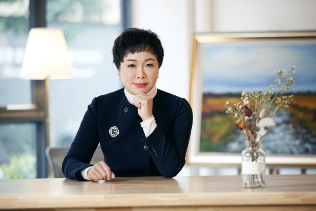 馮幗英個(gè)人照1.jpg